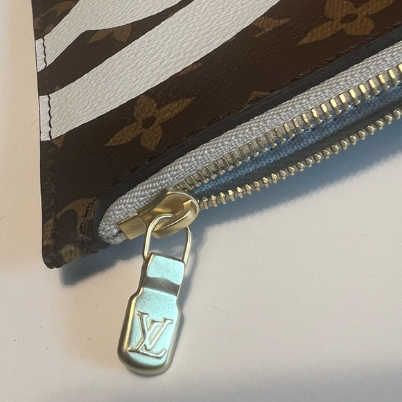 LouisVuitton Tahitienne Cities pouch destination collection. Knokke Belgium. - Picture 6 of 10